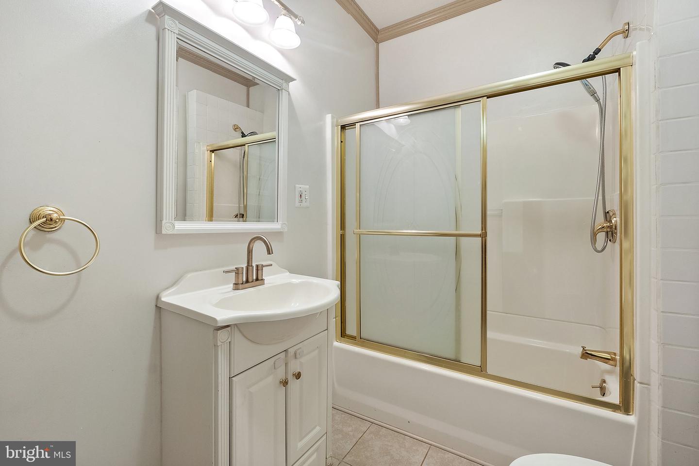 233 VIRGINIA AVE, FRONT ROYAL, Virginia 22630, 5 Bedrooms Bedrooms, 12 Rooms Rooms,2 BathroomsBathrooms,Residential,For sale,233 VIRGINIA AVE,VAWR2011632 MLS # VAWR2011632