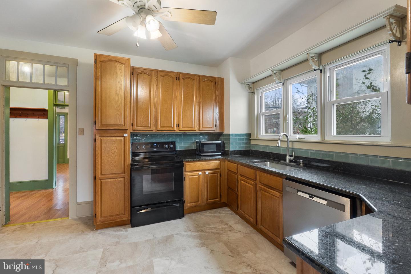 233 VIRGINIA AVE, FRONT ROYAL, Virginia 22630, 5 Bedrooms Bedrooms, 12 Rooms Rooms,2 BathroomsBathrooms,Residential,For sale,233 VIRGINIA AVE,VAWR2011632 MLS # VAWR2011632
