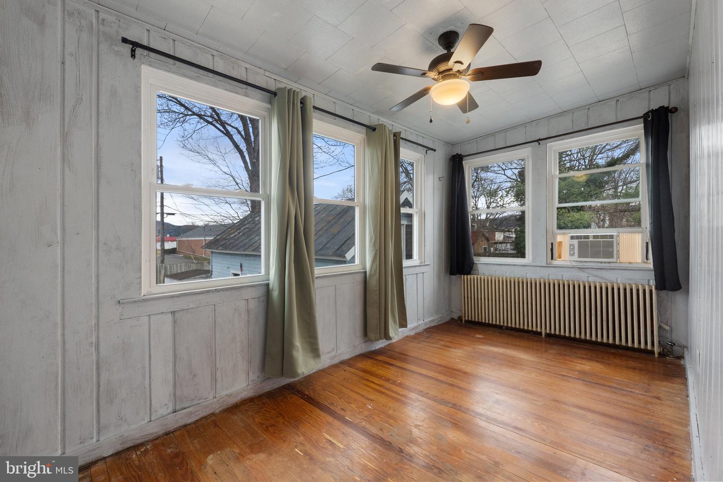 233 VIRGINIA AVE, FRONT ROYAL, Virginia 22630, 5 Bedrooms Bedrooms, 12 Rooms Rooms,2 BathroomsBathrooms,Residential,For sale,233 VIRGINIA AVE,VAWR2011632 MLS # VAWR2011632