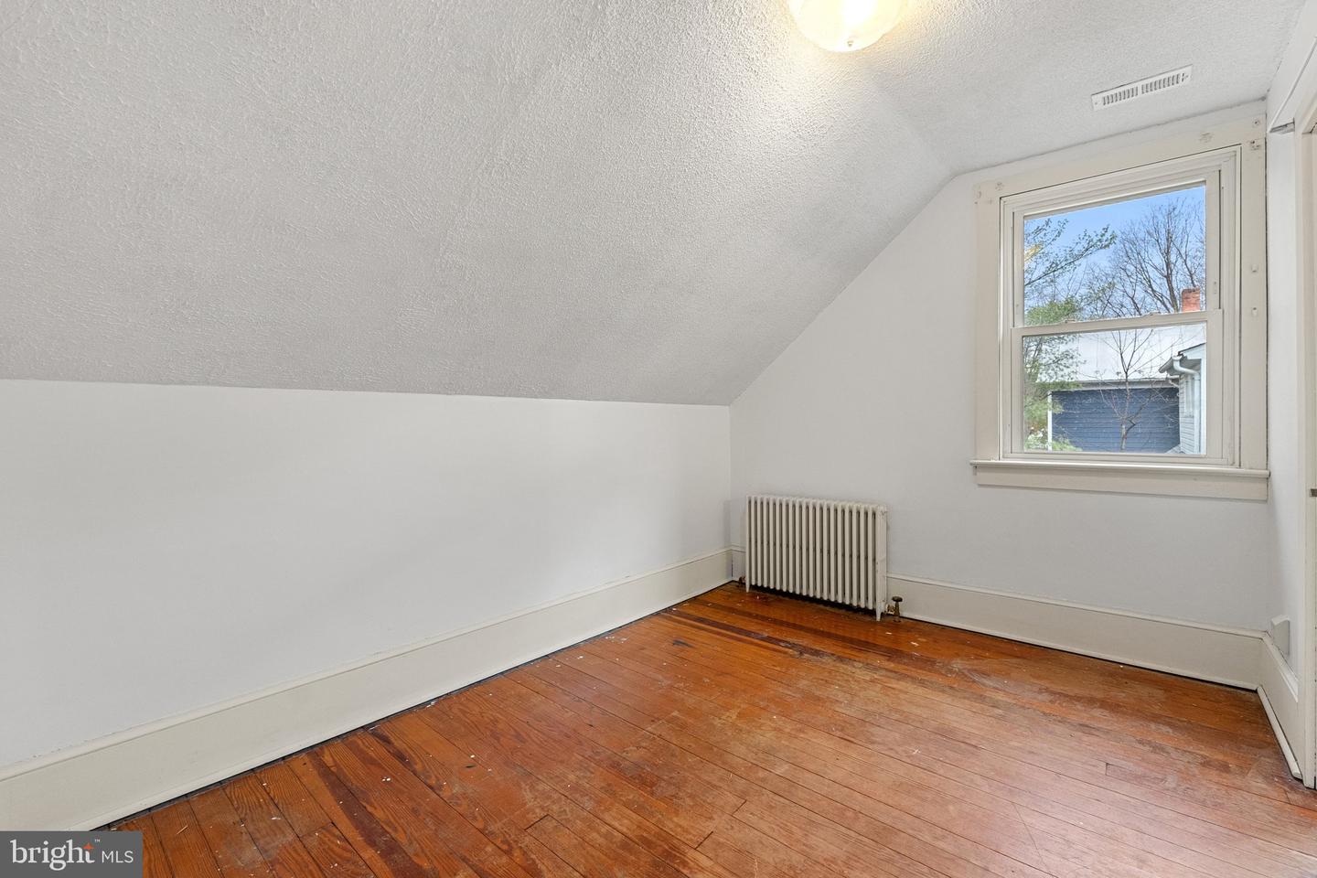 233 VIRGINIA AVE, FRONT ROYAL, Virginia 22630, 5 Bedrooms Bedrooms, 12 Rooms Rooms,2 BathroomsBathrooms,Residential,For sale,233 VIRGINIA AVE,VAWR2011632 MLS # VAWR2011632