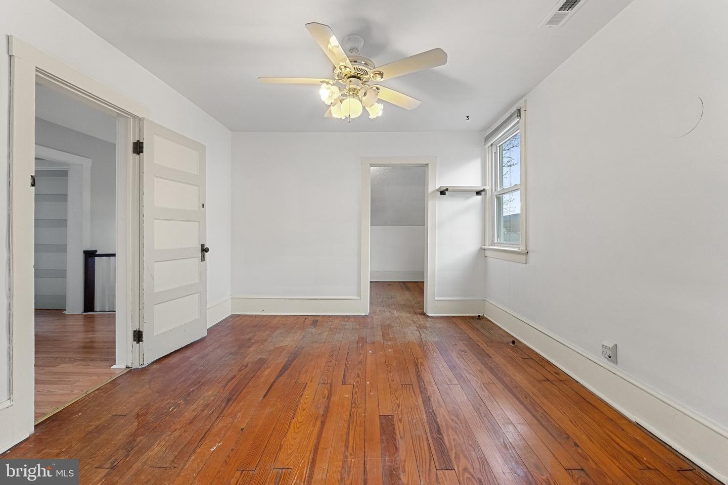 233 VIRGINIA AVE, FRONT ROYAL, Virginia 22630, 5 Bedrooms Bedrooms, 12 Rooms Rooms,2 BathroomsBathrooms,Residential,For sale,233 VIRGINIA AVE,VAWR2011632 MLS # VAWR2011632