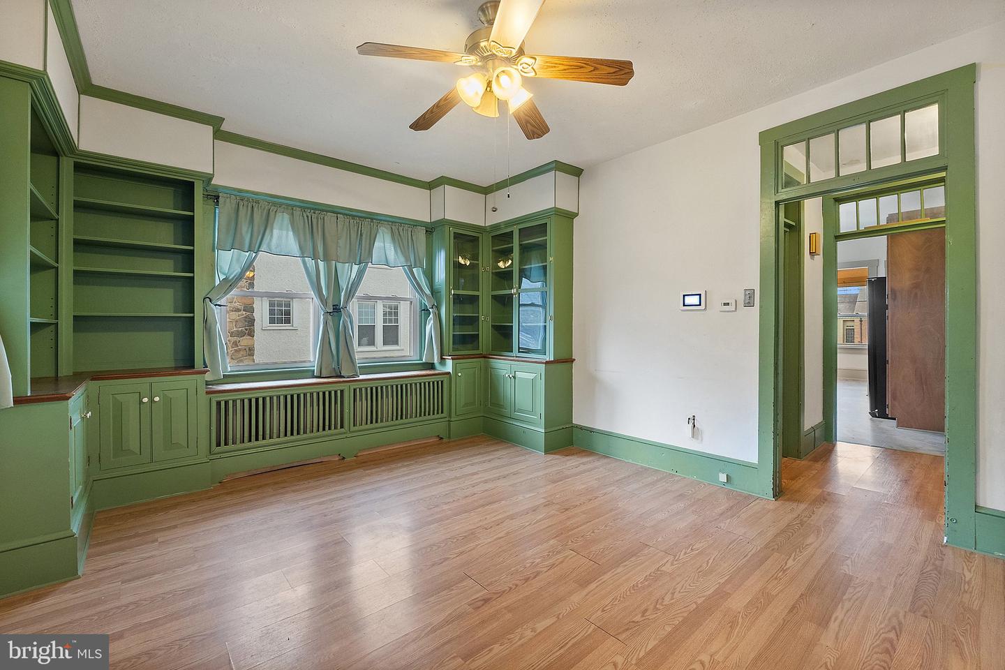 233 VIRGINIA AVE, FRONT ROYAL, Virginia 22630, 5 Bedrooms Bedrooms, 12 Rooms Rooms,2 BathroomsBathrooms,Residential,For sale,233 VIRGINIA AVE,VAWR2011632 MLS # VAWR2011632