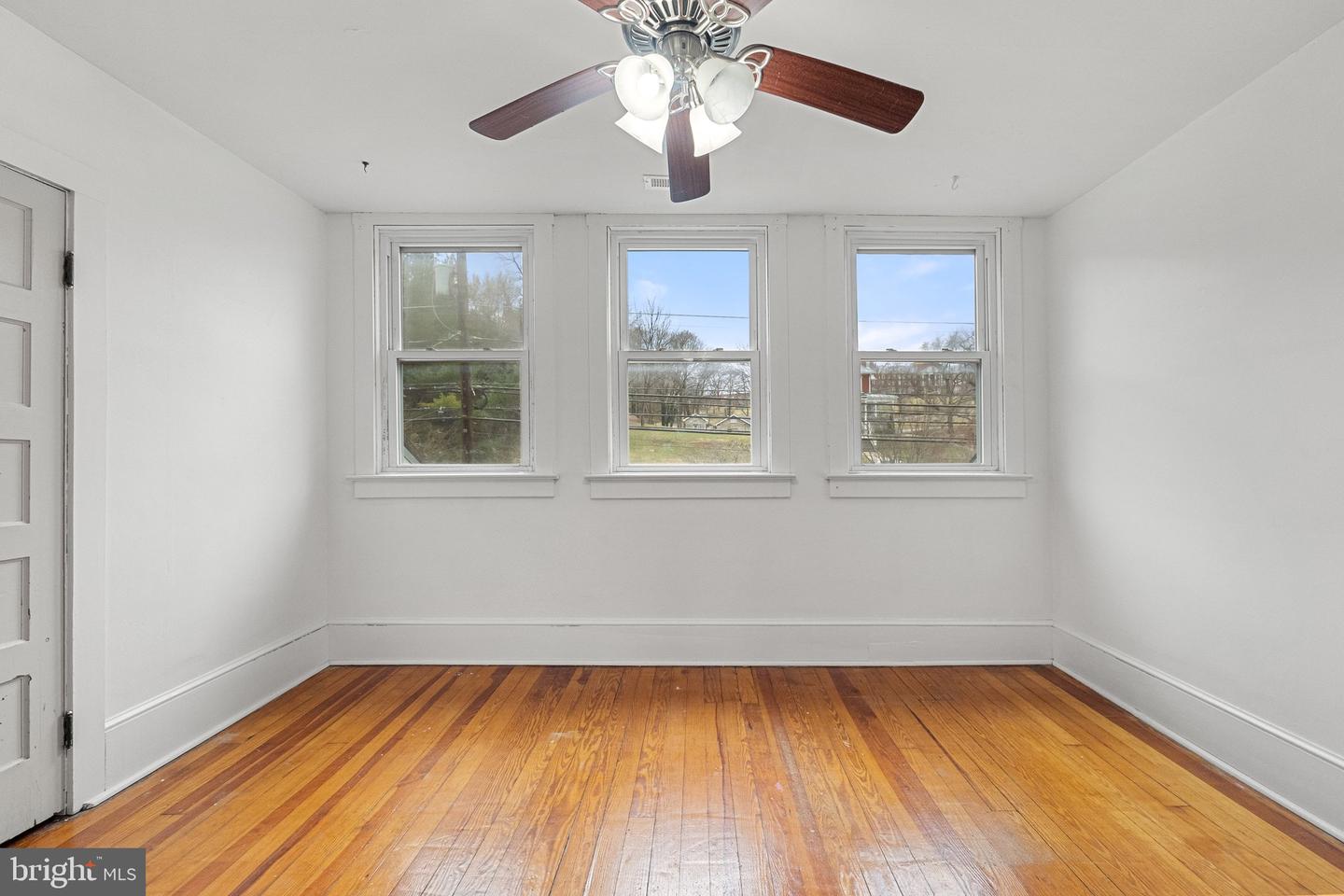 233 VIRGINIA AVE, FRONT ROYAL, Virginia 22630, 5 Bedrooms Bedrooms, 12 Rooms Rooms,2 BathroomsBathrooms,Residential,For sale,233 VIRGINIA AVE,VAWR2011632 MLS # VAWR2011632