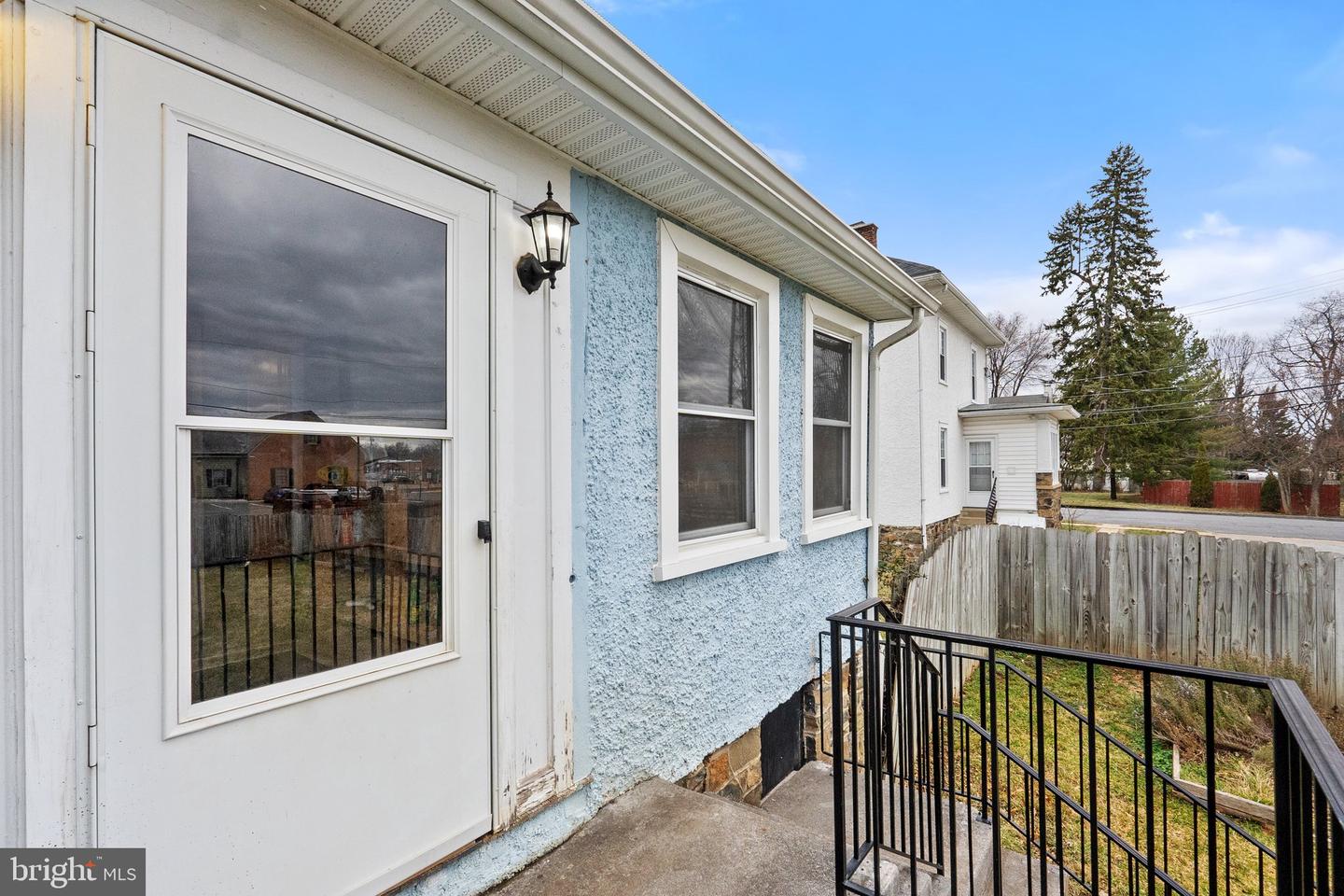 233 VIRGINIA AVE, FRONT ROYAL, Virginia 22630, 5 Bedrooms Bedrooms, 12 Rooms Rooms,2 BathroomsBathrooms,Residential,For sale,233 VIRGINIA AVE,VAWR2011632 MLS # VAWR2011632
