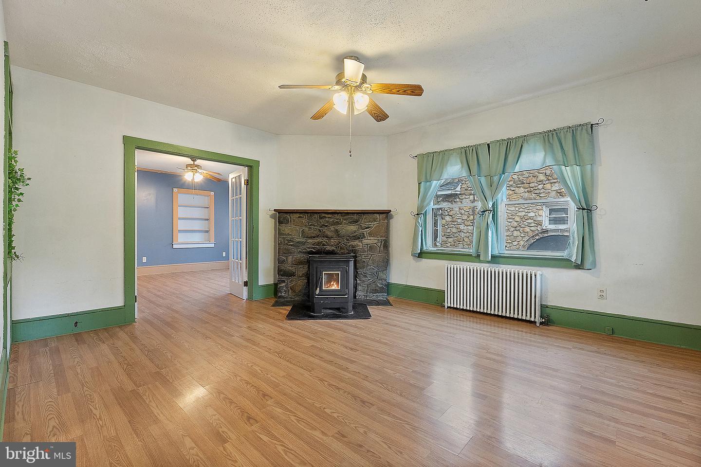 233 VIRGINIA AVE, FRONT ROYAL, Virginia 22630, 5 Bedrooms Bedrooms, 12 Rooms Rooms,2 BathroomsBathrooms,Residential,For sale,233 VIRGINIA AVE,VAWR2011632 MLS # VAWR2011632