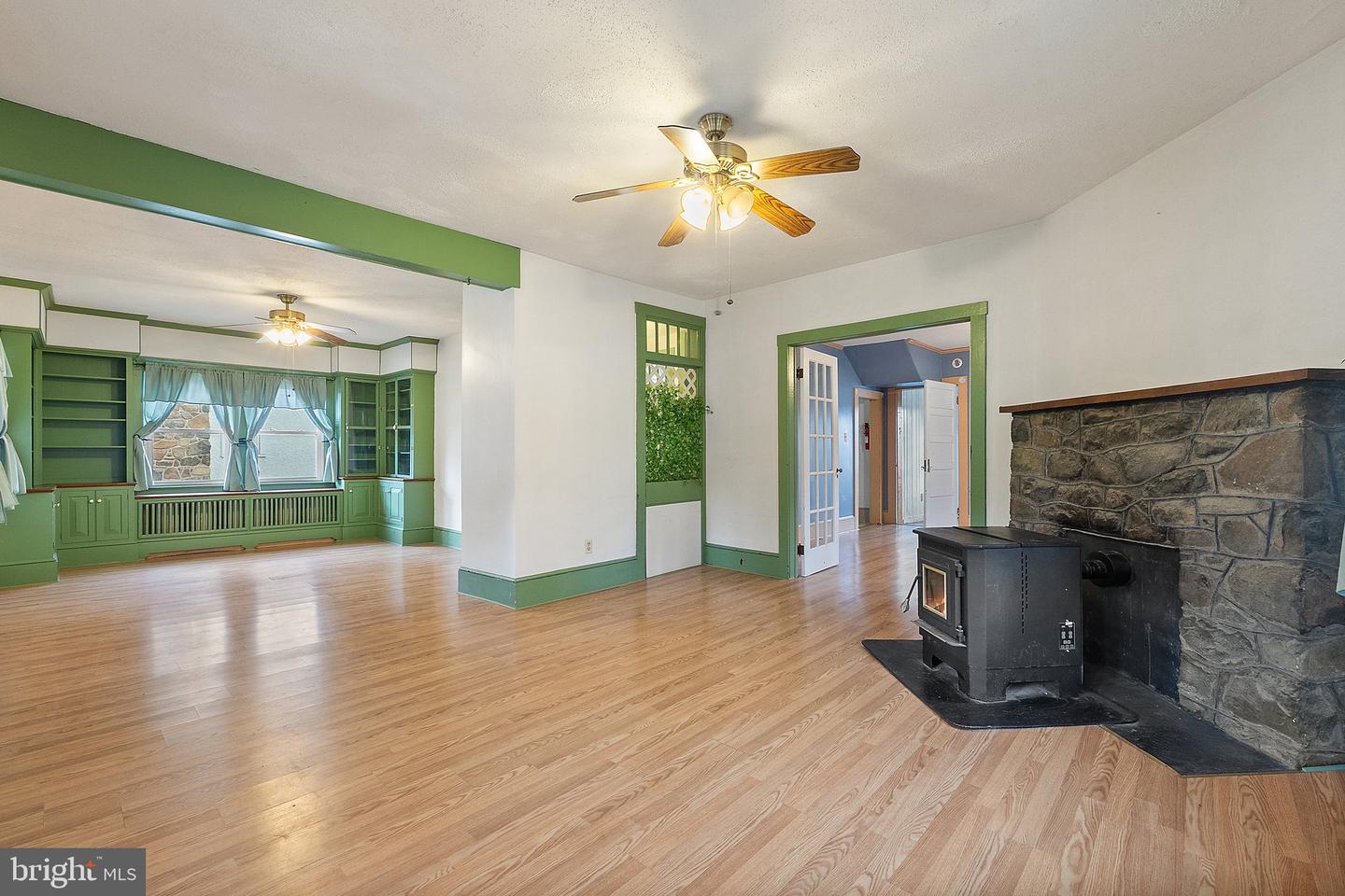 233 VIRGINIA AVE, FRONT ROYAL, Virginia 22630, 5 Bedrooms Bedrooms, 12 Rooms Rooms,2 BathroomsBathrooms,Residential,For sale,233 VIRGINIA AVE,VAWR2011632 MLS # VAWR2011632