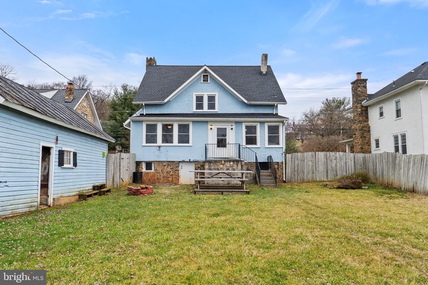 233 VIRGINIA AVE, FRONT ROYAL, Virginia 22630, 5 Bedrooms Bedrooms, 12 Rooms Rooms,2 BathroomsBathrooms,Residential,For sale,233 VIRGINIA AVE,VAWR2011632 MLS # VAWR2011632