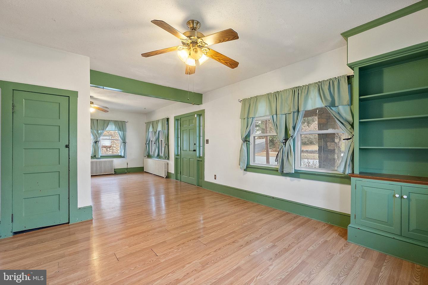 233 VIRGINIA AVE, FRONT ROYAL, Virginia 22630, 5 Bedrooms Bedrooms, 12 Rooms Rooms,2 BathroomsBathrooms,Residential,For sale,233 VIRGINIA AVE,VAWR2011632 MLS # VAWR2011632