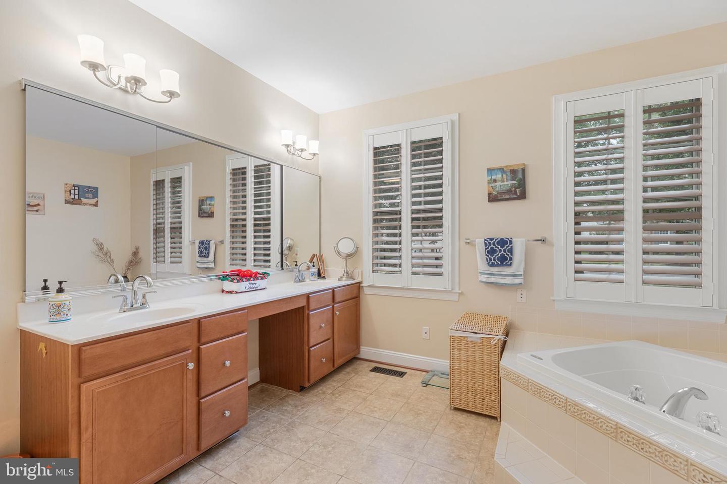 15292 GOLF VIEW DR, HAYMARKET, Virginia 20169, 4 Bedrooms Bedrooms, ,4 BathroomsBathrooms,Residential,For sale,15292 GOLF VIEW DR,VAPW2098570 MLS # VAPW2098570