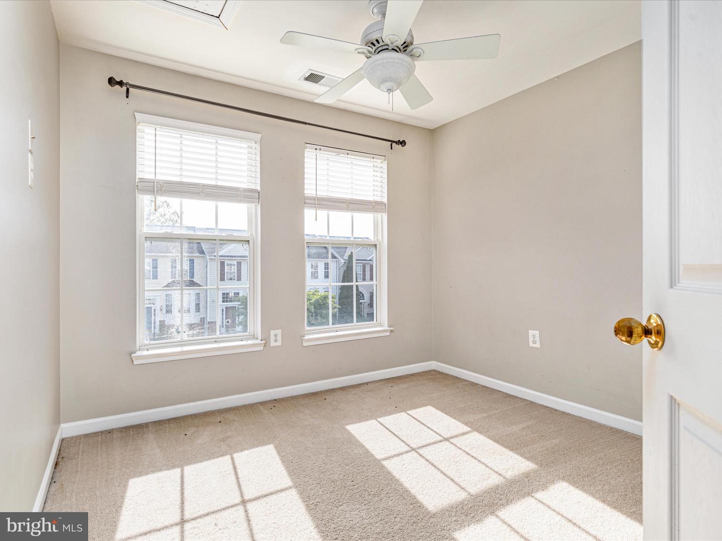 17365 AVION SQ, ROUND HILL, Virginia 20141, 3 Bedrooms Bedrooms, ,2 BathroomsBathrooms,Residential,For sale,17365 AVION SQ,VALO2101242 MLS # VALO2101242