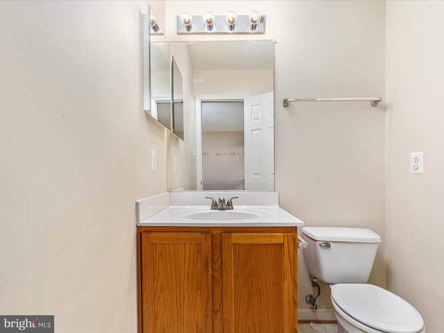 17365 AVION SQ, ROUND HILL, Virginia 20141, 3 Bedrooms Bedrooms, ,2 BathroomsBathrooms,Residential,For sale,17365 AVION SQ,VALO2101242 MLS # VALO2101242