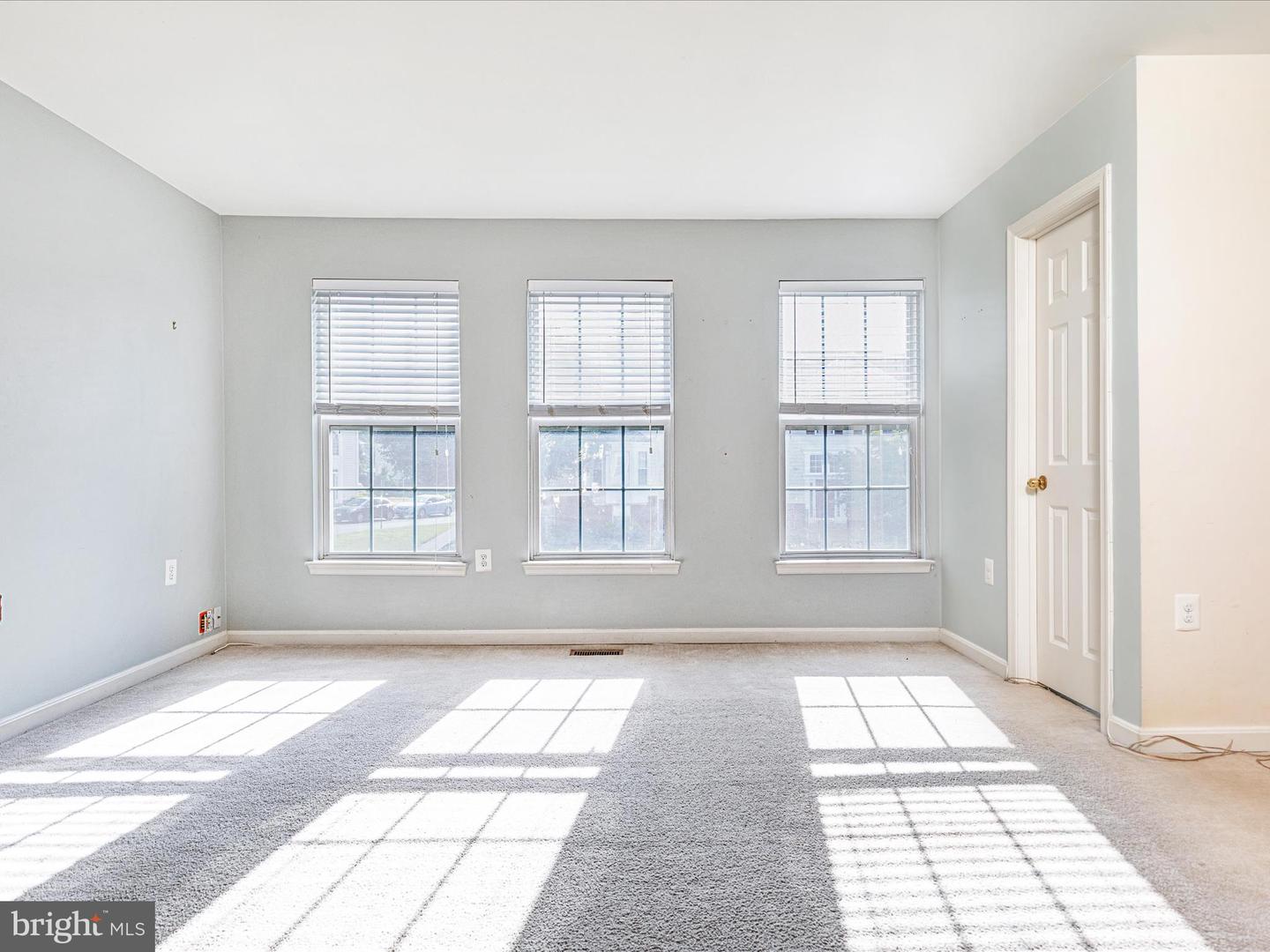 17365 AVION SQ, ROUND HILL, Virginia 20141, 3 Bedrooms Bedrooms, ,2 BathroomsBathrooms,Residential,For sale,17365 AVION SQ,VALO2101242 MLS # VALO2101242