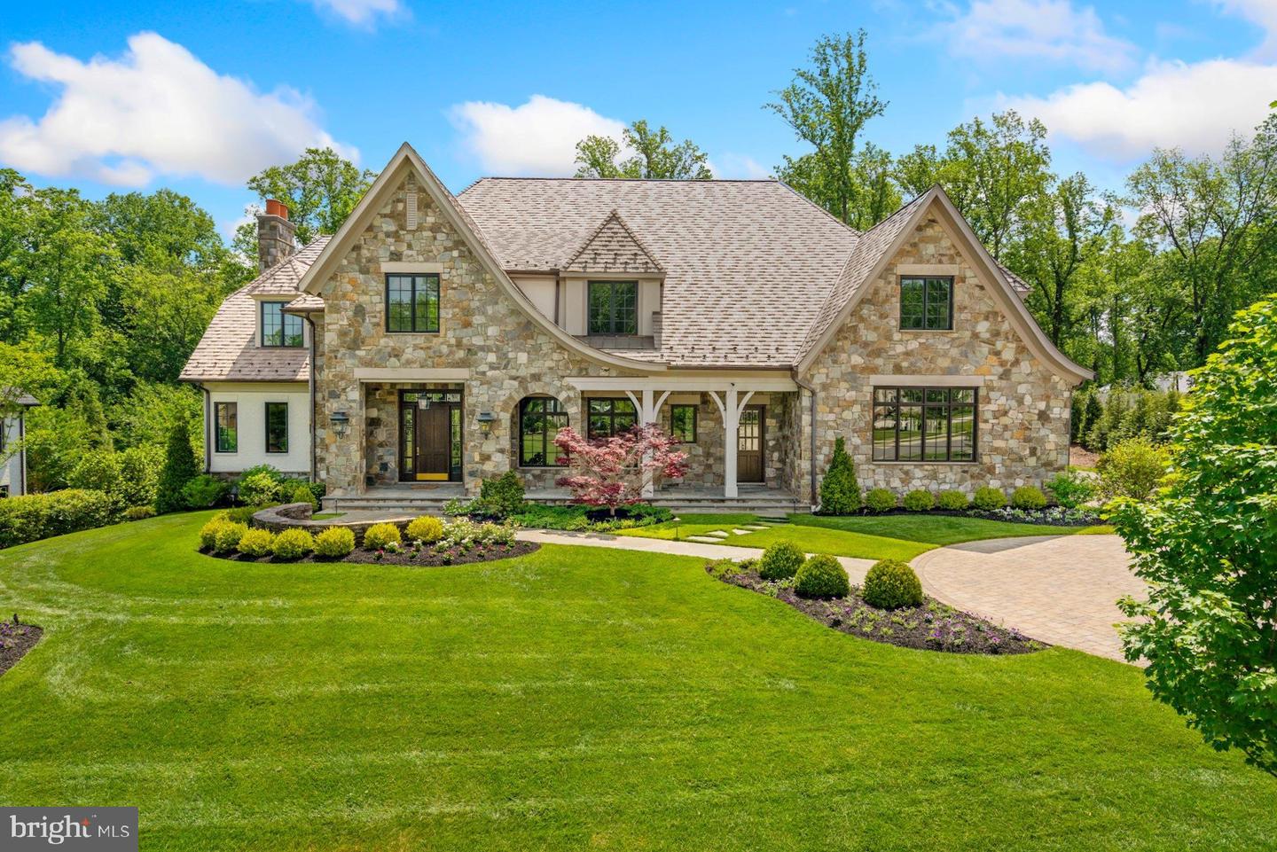 954 MACKALL FARMS LN, MCLEAN, Virginia 22101, 5 Bedrooms Bedrooms, ,5 BathroomsBathrooms,Residential,For sale,954 MACKALL FARMS LN,VAFX2253574 MLS # VAFX2253574