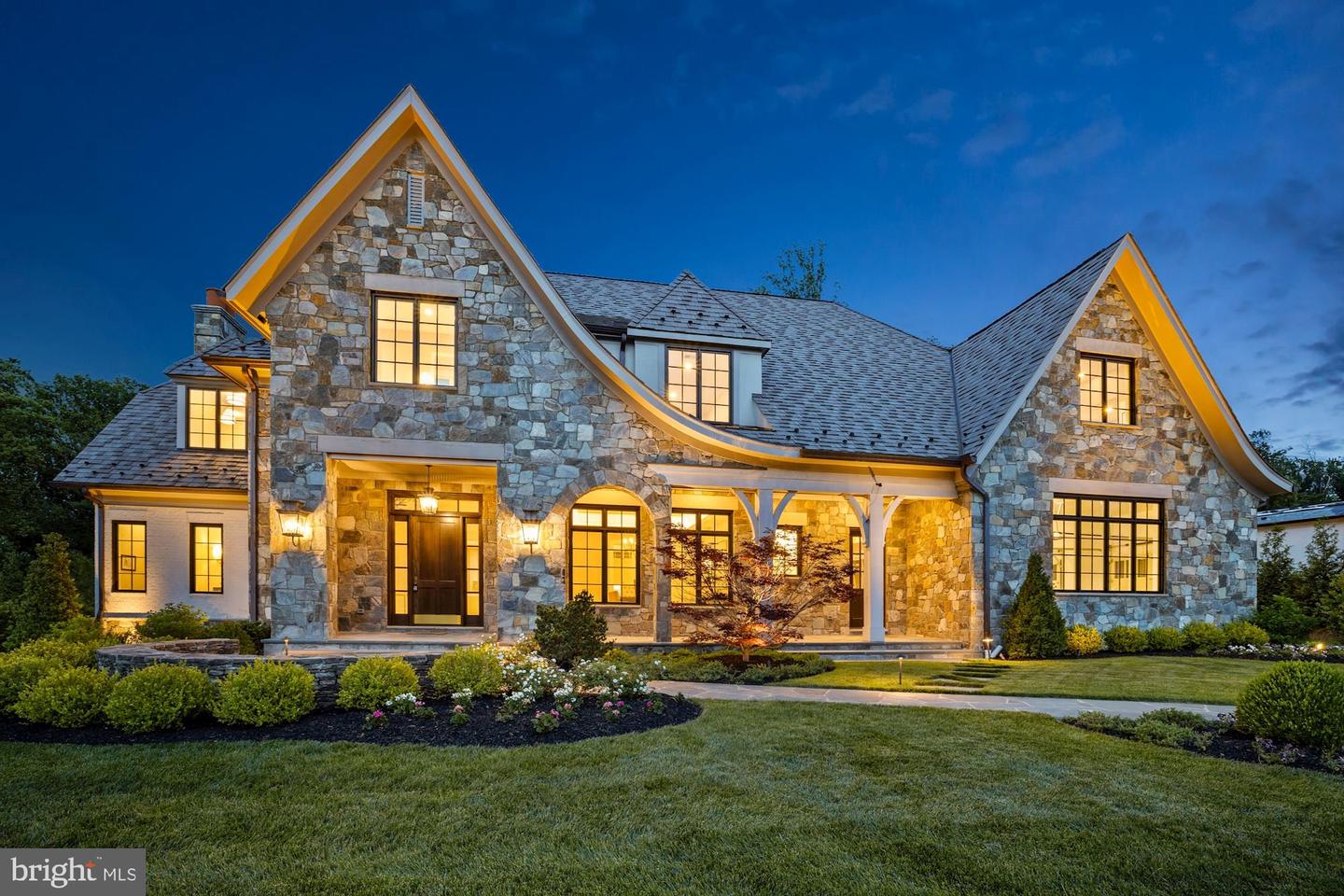 954 MACKALL FARMS LN, MCLEAN, Virginia 22101, 5 Bedrooms Bedrooms, ,5 BathroomsBathrooms,Residential,For sale,954 MACKALL FARMS LN,VAFX2253574 MLS # VAFX2253574