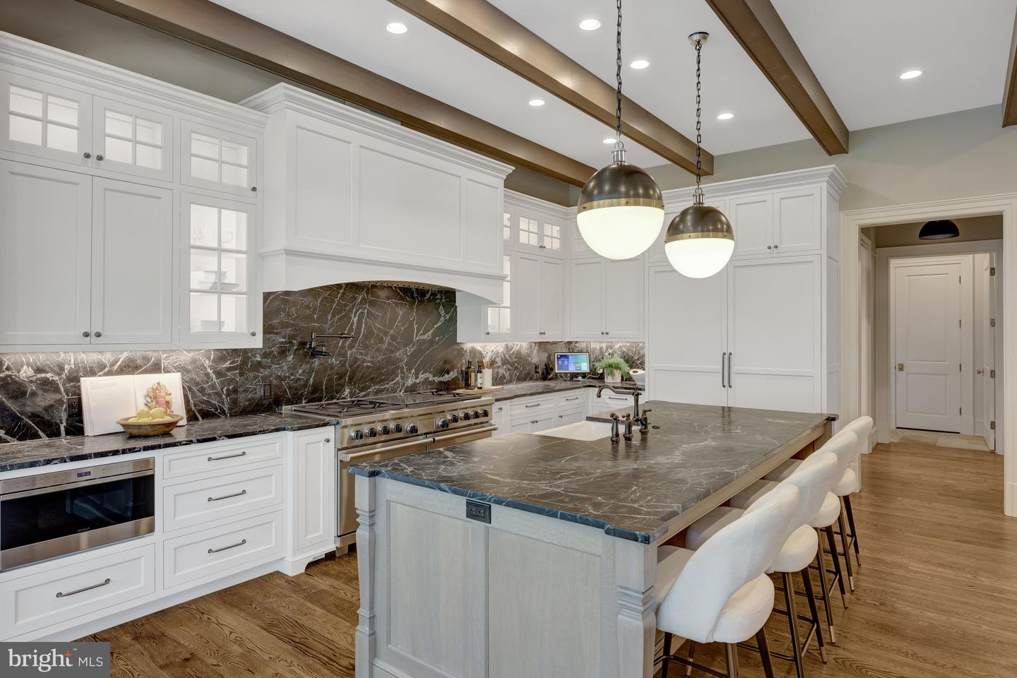 954 MACKALL FARMS LN, MCLEAN, Virginia 22101, 5 Bedrooms Bedrooms, ,5 BathroomsBathrooms,Residential,For sale,954 MACKALL FARMS LN,VAFX2253574 MLS # VAFX2253574