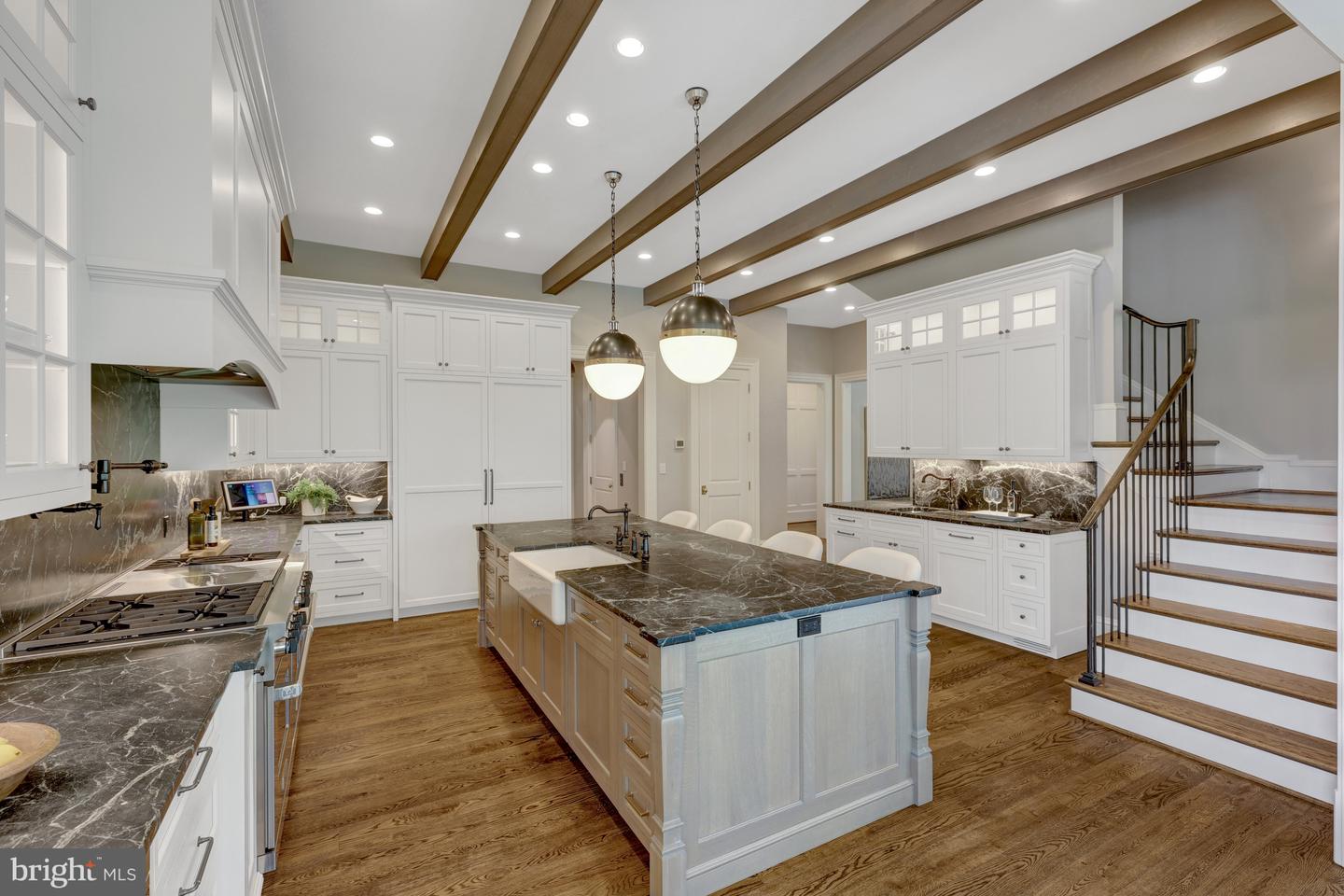 954 MACKALL FARMS LN, MCLEAN, Virginia 22101, 5 Bedrooms Bedrooms, ,5 BathroomsBathrooms,Residential,For sale,954 MACKALL FARMS LN,VAFX2253574 MLS # VAFX2253574