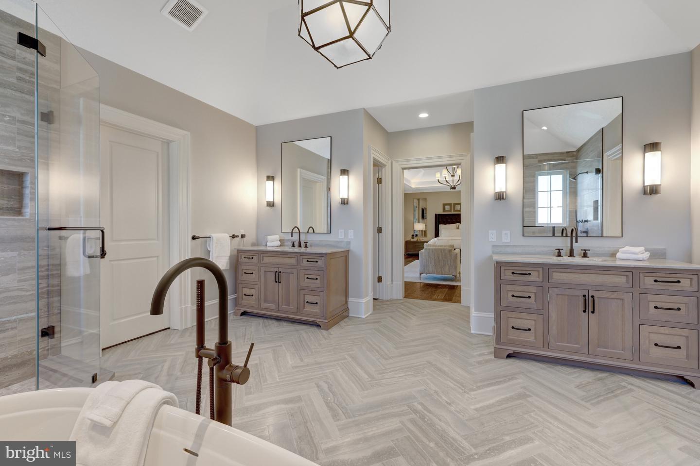 954 MACKALL FARMS LN, MCLEAN, Virginia 22101, 5 Bedrooms Bedrooms, ,5 BathroomsBathrooms,Residential,For sale,954 MACKALL FARMS LN,VAFX2253574 MLS # VAFX2253574