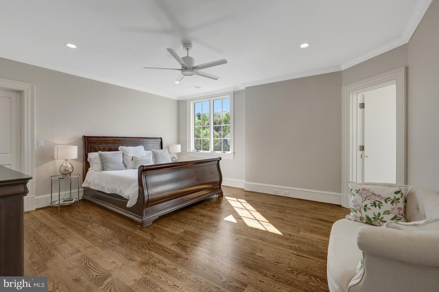 954 MACKALL FARMS LN, MCLEAN, Virginia 22101, 5 Bedrooms Bedrooms, ,5 BathroomsBathrooms,Residential,For sale,954 MACKALL FARMS LN,VAFX2253574 MLS # VAFX2253574