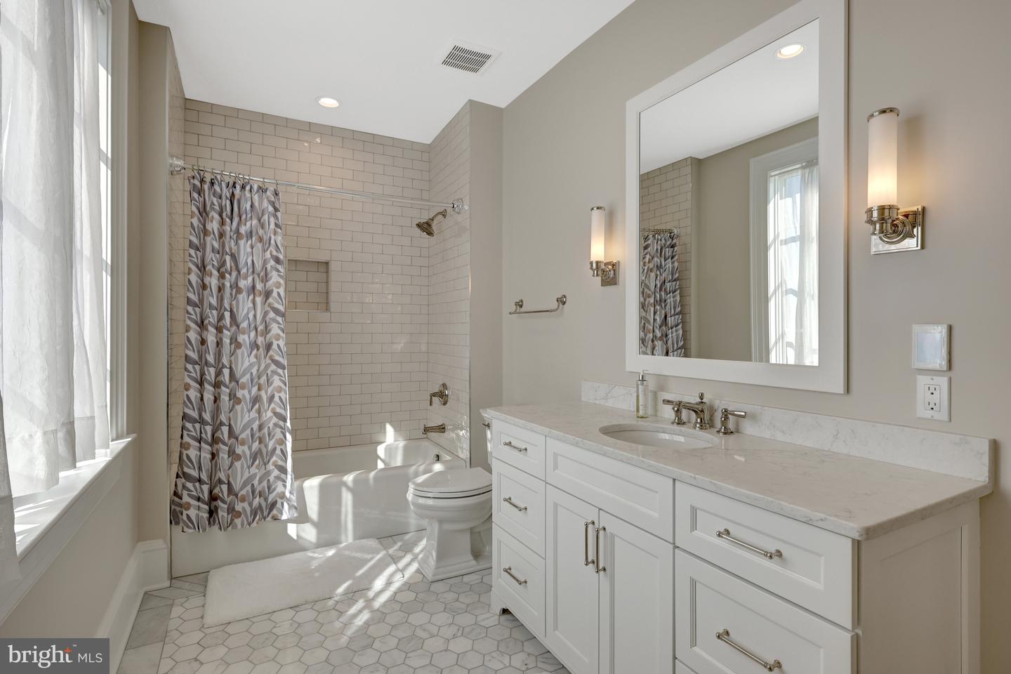954 MACKALL FARMS LN, MCLEAN, Virginia 22101, 5 Bedrooms Bedrooms, ,5 BathroomsBathrooms,Residential,For sale,954 MACKALL FARMS LN,VAFX2253574 MLS # VAFX2253574
