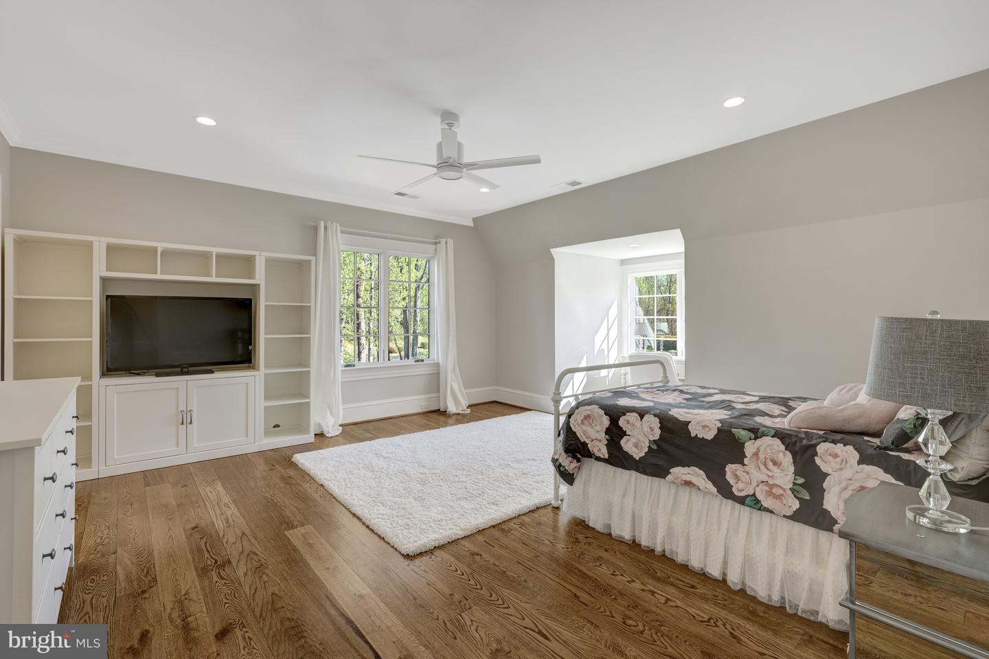 954 MACKALL FARMS LN, MCLEAN, Virginia 22101, 5 Bedrooms Bedrooms, ,5 BathroomsBathrooms,Residential,For sale,954 MACKALL FARMS LN,VAFX2253574 MLS # VAFX2253574