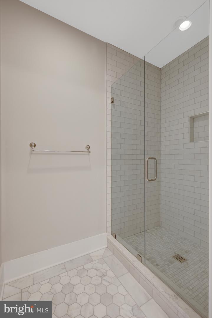 954 MACKALL FARMS LN, MCLEAN, Virginia 22101, 5 Bedrooms Bedrooms, ,5 BathroomsBathrooms,Residential,For sale,954 MACKALL FARMS LN,VAFX2253574 MLS # VAFX2253574