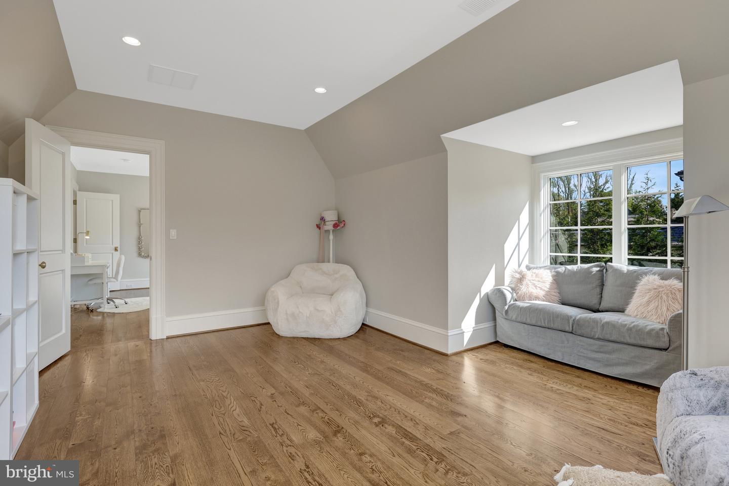 954 MACKALL FARMS LN, MCLEAN, Virginia 22101, 5 Bedrooms Bedrooms, ,5 BathroomsBathrooms,Residential,For sale,954 MACKALL FARMS LN,VAFX2253574 MLS # VAFX2253574