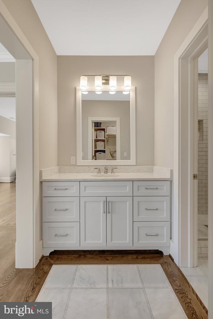 954 MACKALL FARMS LN, MCLEAN, Virginia 22101, 5 Bedrooms Bedrooms, ,5 BathroomsBathrooms,Residential,For sale,954 MACKALL FARMS LN,VAFX2253574 MLS # VAFX2253574