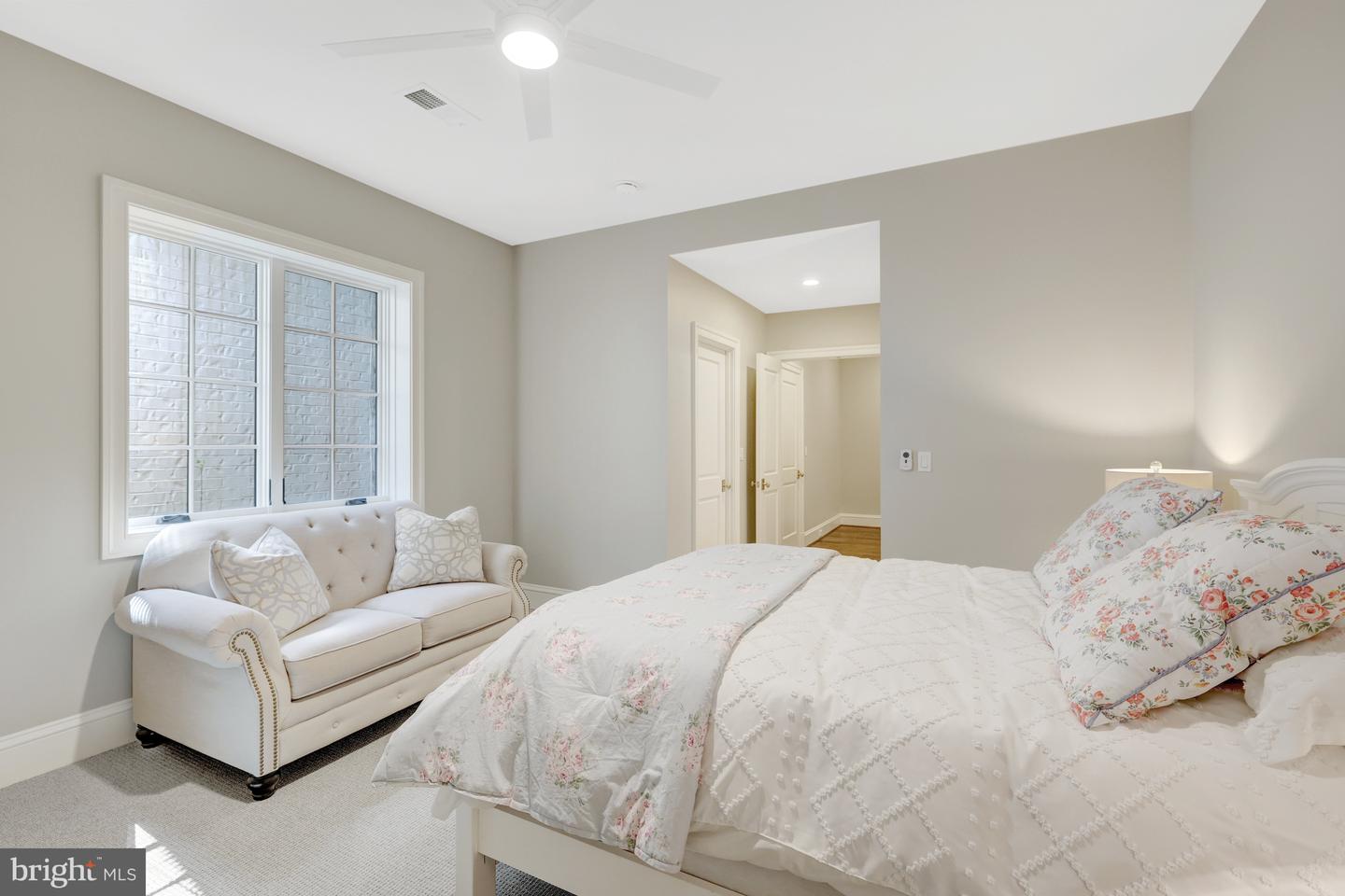 954 MACKALL FARMS LN, MCLEAN, Virginia 22101, 5 Bedrooms Bedrooms, ,5 BathroomsBathrooms,Residential,For sale,954 MACKALL FARMS LN,VAFX2253574 MLS # VAFX2253574