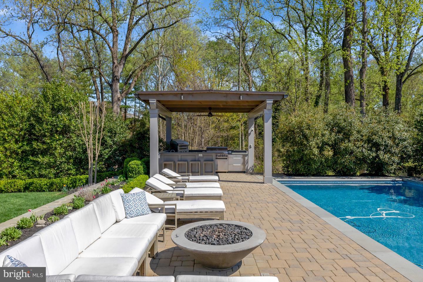 954 MACKALL FARMS LN, MCLEAN, Virginia 22101, 5 Bedrooms Bedrooms, ,5 BathroomsBathrooms,Residential,For sale,954 MACKALL FARMS LN,VAFX2253574 MLS # VAFX2253574