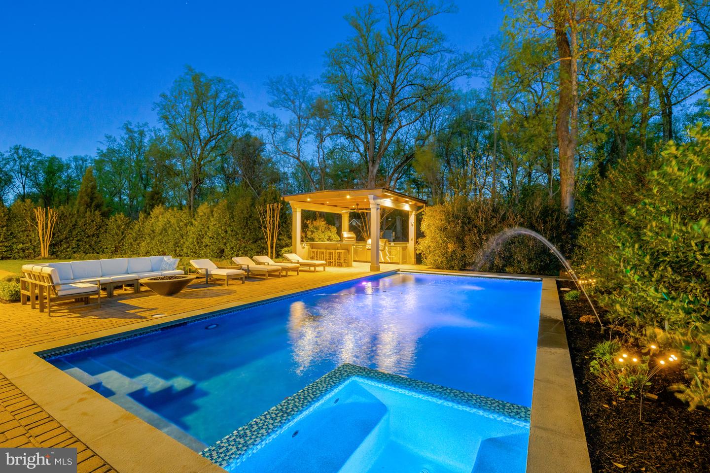 954 MACKALL FARMS LN, MCLEAN, Virginia 22101, 5 Bedrooms Bedrooms, ,5 BathroomsBathrooms,Residential,For sale,954 MACKALL FARMS LN,VAFX2253574 MLS # VAFX2253574