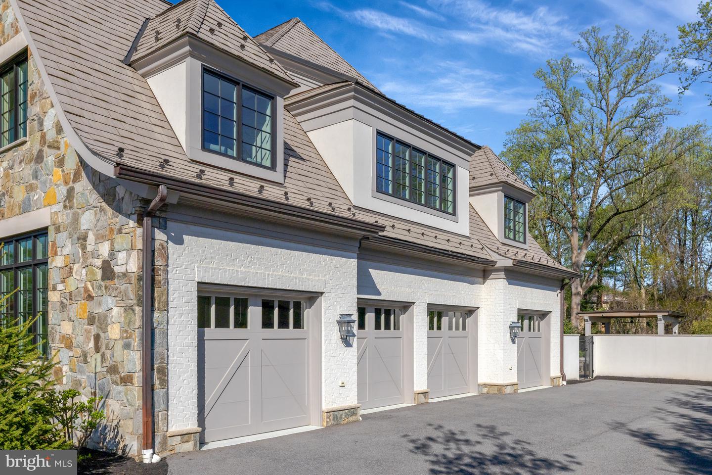 954 MACKALL FARMS LN, MCLEAN, Virginia 22101, 5 Bedrooms Bedrooms, ,5 BathroomsBathrooms,Residential,For sale,954 MACKALL FARMS LN,VAFX2253574 MLS # VAFX2253574