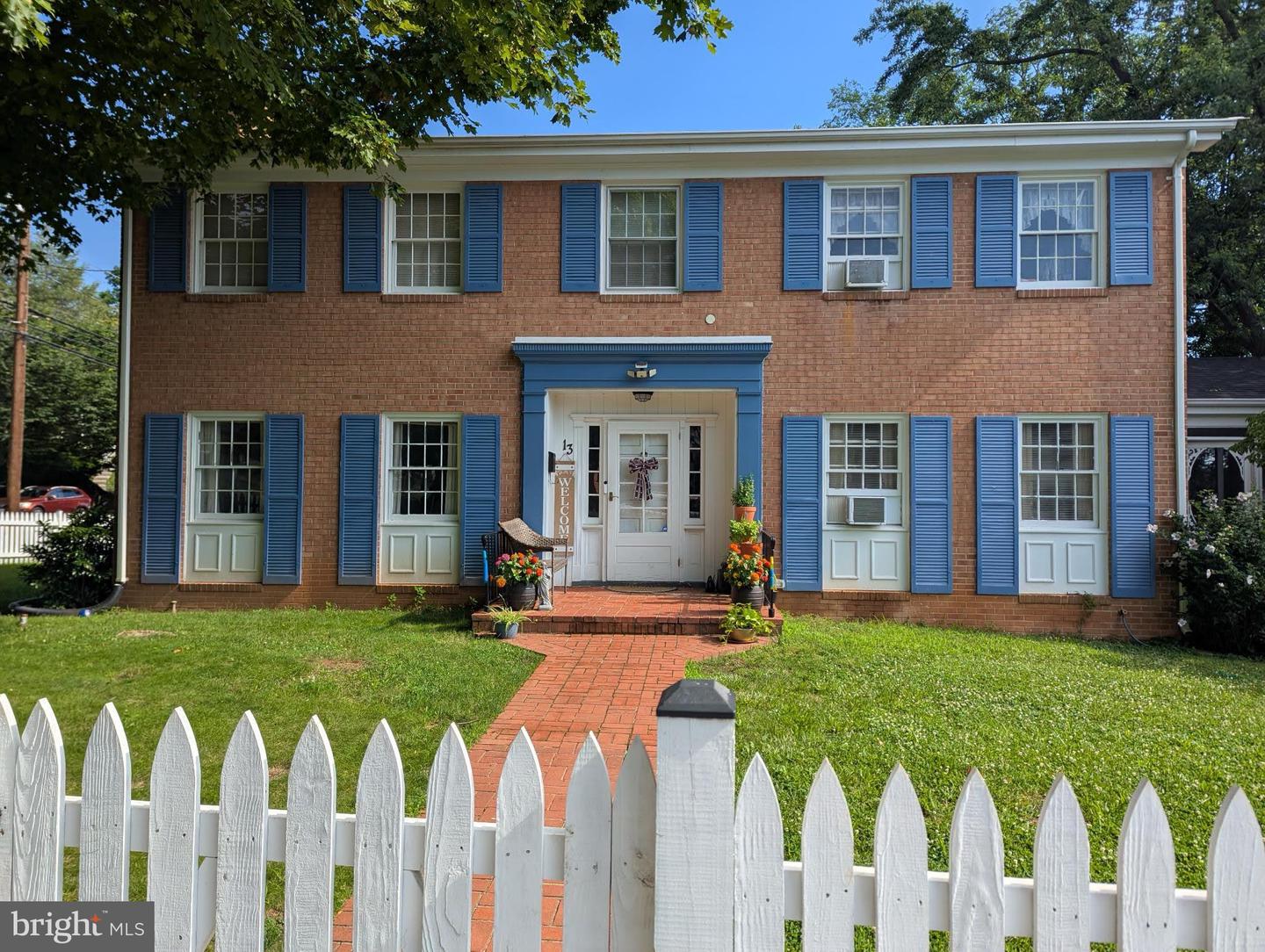 13 W 2ND ST, FRONT ROYAL, Virginia 22630, 5 Bedrooms Bedrooms, ,3 BathroomsBathrooms,Residential,For sale,13 W 2ND ST,VAWR2011636 MLS # VAWR2011636