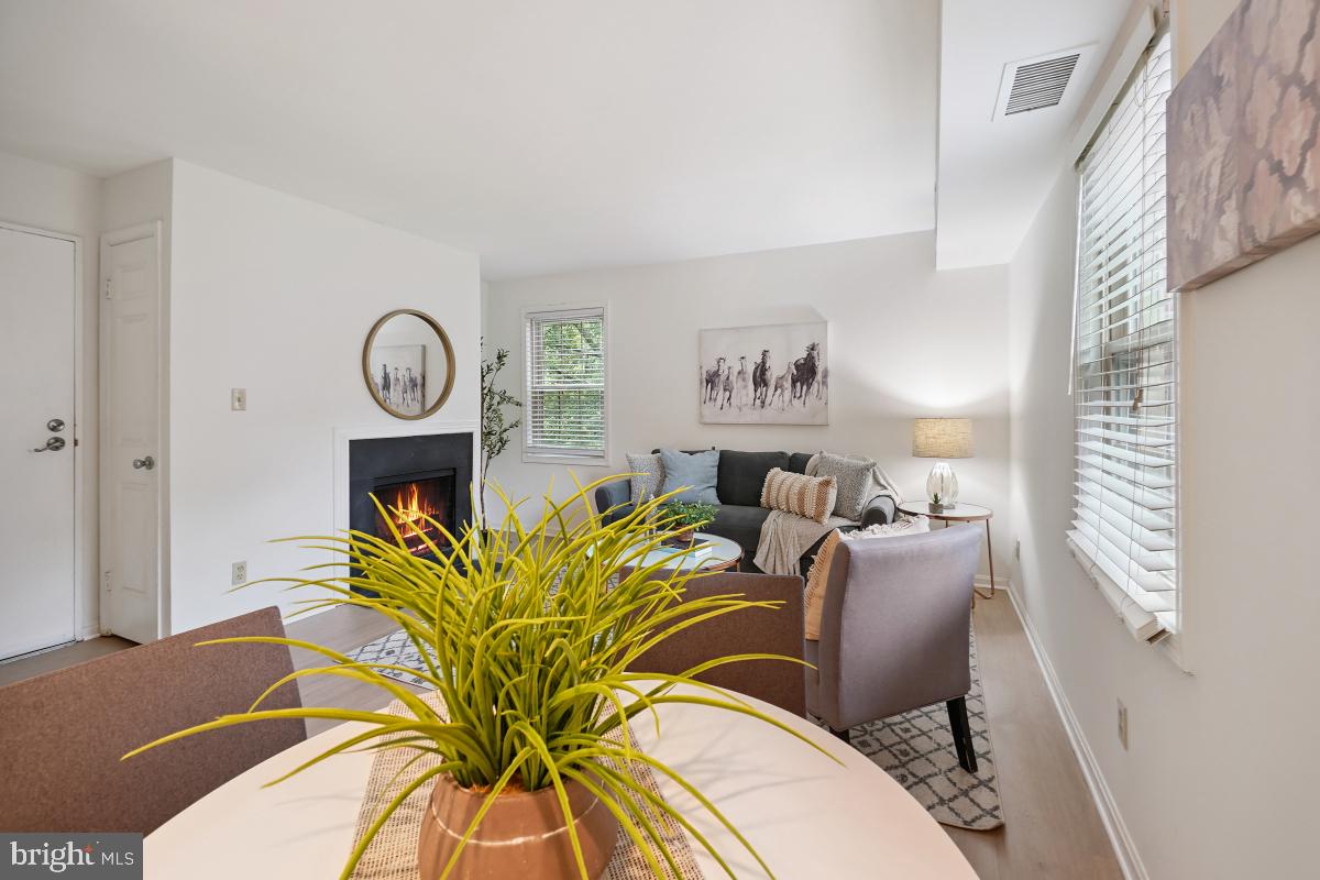 1305 E ABINGDON DR #3, ALEXANDRIA, Virginia 22314, 1 Bedroom Bedrooms, ,1 BathroomBathrooms,Residential,For sale,1305 E ABINGDON DR #3,VAAX2037656 MLS # VAAX2037656