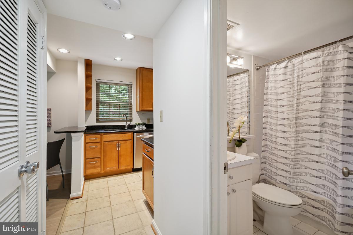 1305 E ABINGDON DR #3, ALEXANDRIA, Virginia 22314, 1 Bedroom Bedrooms, ,1 BathroomBathrooms,Residential,For sale,1305 E ABINGDON DR #3,VAAX2037656 MLS # VAAX2037656