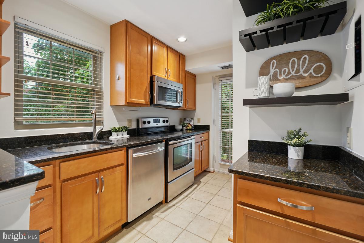 1305 E ABINGDON DR #3, ALEXANDRIA, Virginia 22314, 1 Bedroom Bedrooms, ,1 BathroomBathrooms,Residential,For sale,1305 E ABINGDON DR #3,VAAX2037656 MLS # VAAX2037656