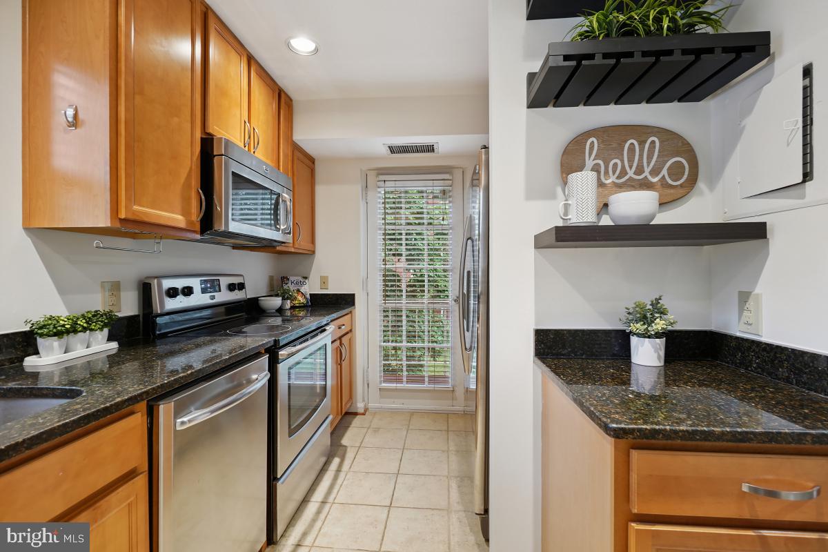 1305 E ABINGDON DR #3, ALEXANDRIA, Virginia 22314, 1 Bedroom Bedrooms, ,1 BathroomBathrooms,Residential,For sale,1305 E ABINGDON DR #3,VAAX2037656 MLS # VAAX2037656