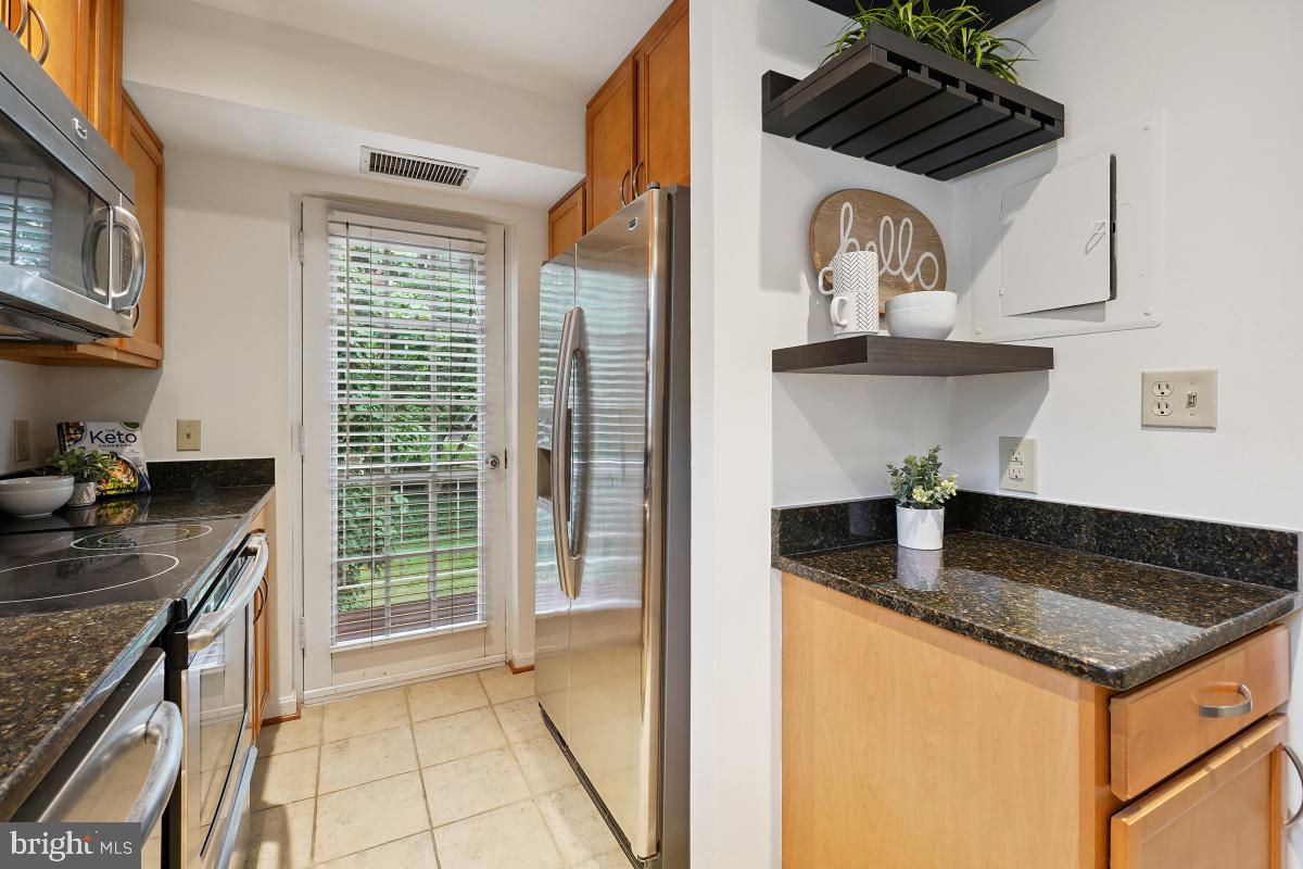 1305 E ABINGDON DR #3, ALEXANDRIA, Virginia 22314, 1 Bedroom Bedrooms, ,1 BathroomBathrooms,Residential,For sale,1305 E ABINGDON DR #3,VAAX2037656 MLS # VAAX2037656
