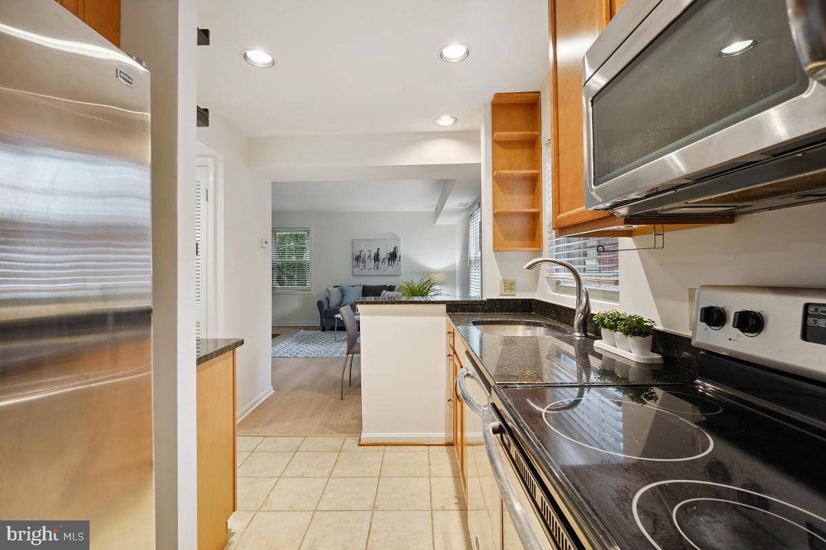 1305 E ABINGDON DR #3, ALEXANDRIA, Virginia 22314, 1 Bedroom Bedrooms, ,1 BathroomBathrooms,Residential,For sale,1305 E ABINGDON DR #3,VAAX2037656 MLS # VAAX2037656