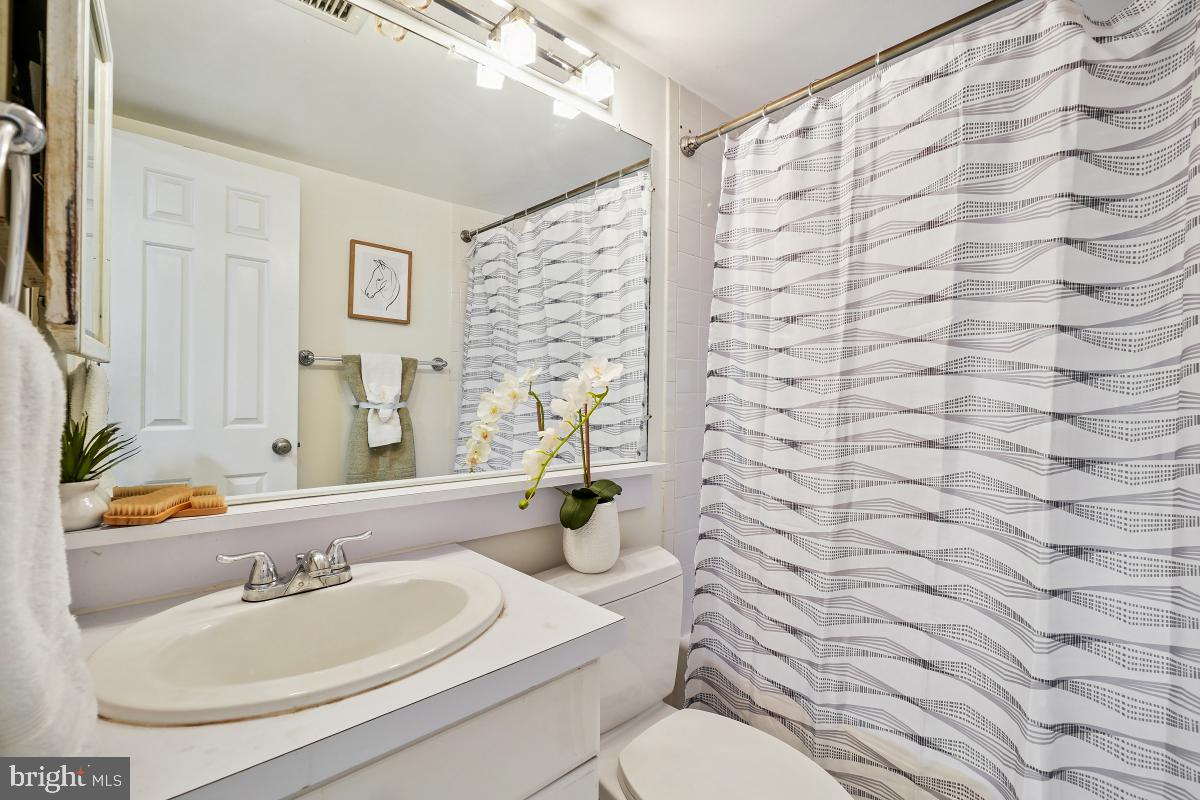 1305 E ABINGDON DR #3, ALEXANDRIA, Virginia 22314, 1 Bedroom Bedrooms, ,1 BathroomBathrooms,Residential,For sale,1305 E ABINGDON DR #3,VAAX2037656 MLS # VAAX2037656