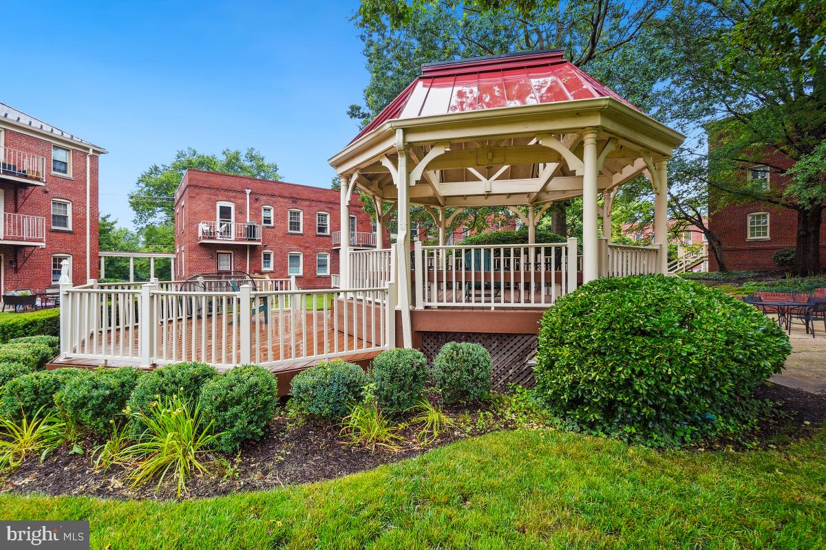 1305 E ABINGDON DR #3, ALEXANDRIA, Virginia 22314, 1 Bedroom Bedrooms, ,1 BathroomBathrooms,Residential,For sale,1305 E ABINGDON DR #3,VAAX2037656 MLS # VAAX2037656