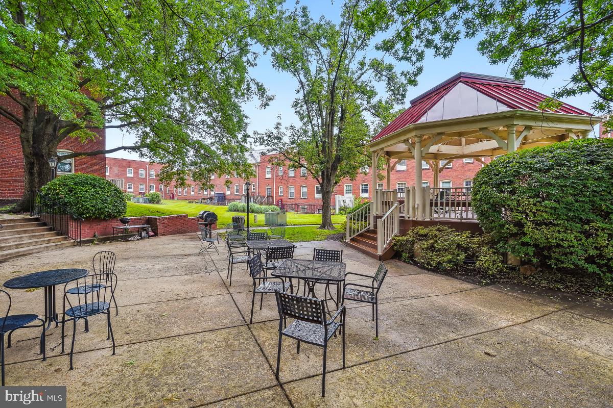 1305 E ABINGDON DR #3, ALEXANDRIA, Virginia 22314, 1 Bedroom Bedrooms, ,1 BathroomBathrooms,Residential,For sale,1305 E ABINGDON DR #3,VAAX2037656 MLS # VAAX2037656
