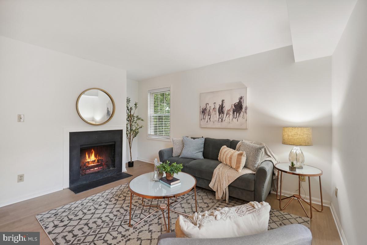 1305 E ABINGDON DR #3, ALEXANDRIA, Virginia 22314, 1 Bedroom Bedrooms, ,1 BathroomBathrooms,Residential,For sale,1305 E ABINGDON DR #3,VAAX2037656 MLS # VAAX2037656
