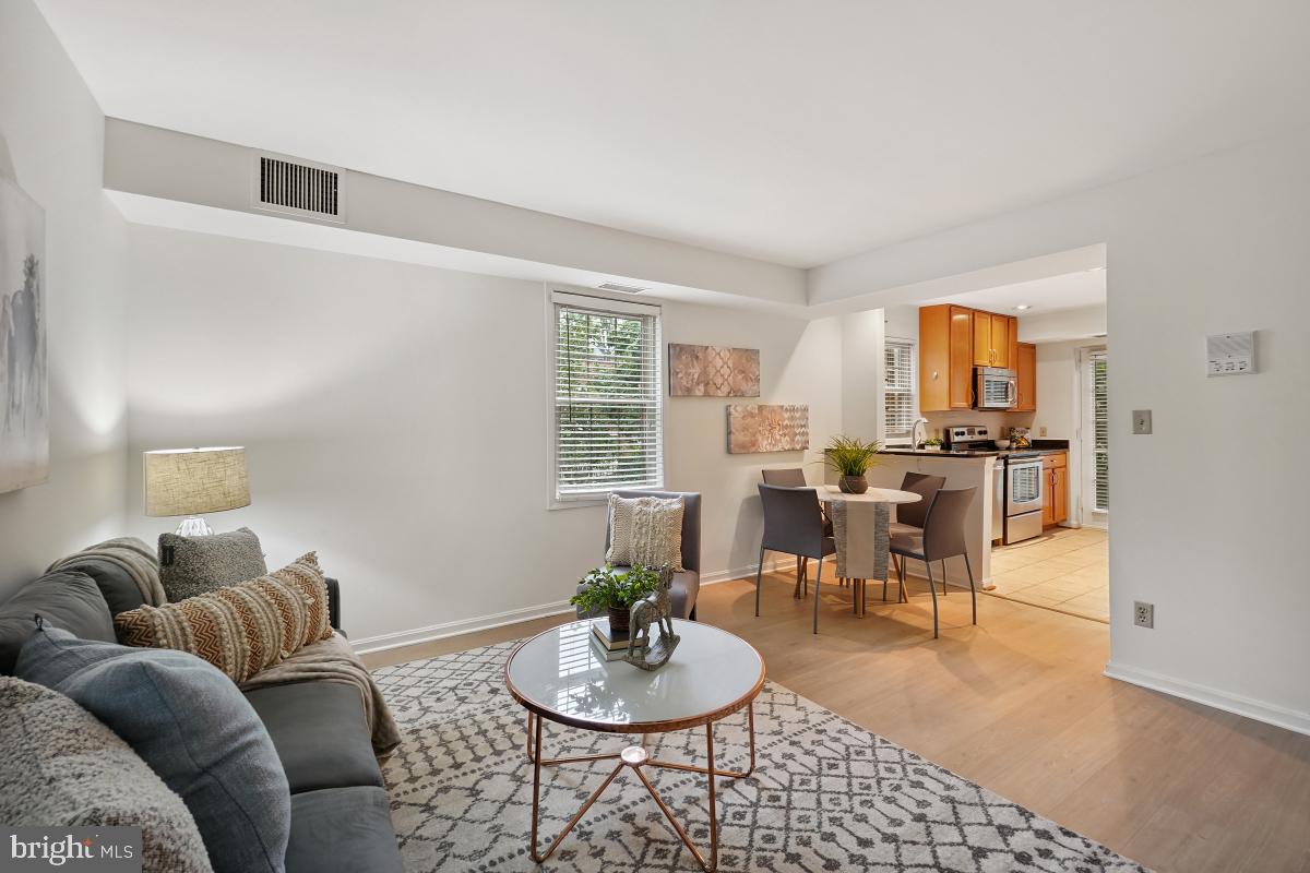 1305 E ABINGDON DR #3, ALEXANDRIA, Virginia 22314, 1 Bedroom Bedrooms, ,1 BathroomBathrooms,Residential,For sale,1305 E ABINGDON DR #3,VAAX2037656 MLS # VAAX2037656
