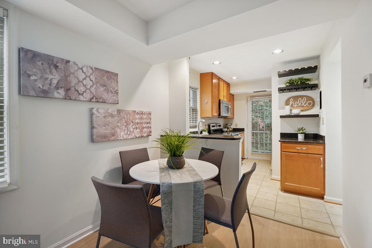 1305 E ABINGDON DR #3, ALEXANDRIA, Virginia 22314, 1 Bedroom Bedrooms, ,1 BathroomBathrooms,Residential,For sale,1305 E ABINGDON DR #3,VAAX2037656 MLS # VAAX2037656