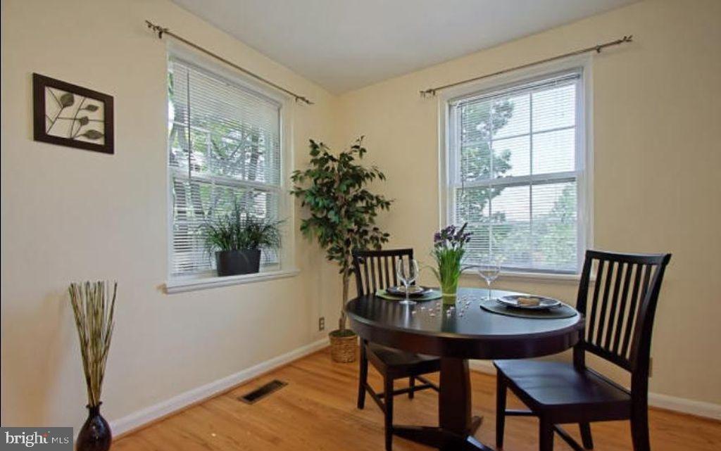 4217 32ND RD S, ARLINGTON, Virginia 22206, 3 Bedrooms Bedrooms, ,2 BathroomsBathrooms,Residential,For sale,4217 32ND RD S,VAAR2056668 MLS # VAAR2056668