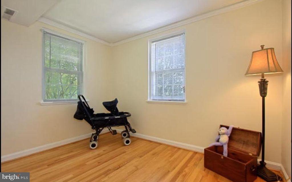 4217 32ND RD S, ARLINGTON, Virginia 22206, 3 Bedrooms Bedrooms, ,2 BathroomsBathrooms,Residential,For sale,4217 32ND RD S,VAAR2056668 MLS # VAAR2056668