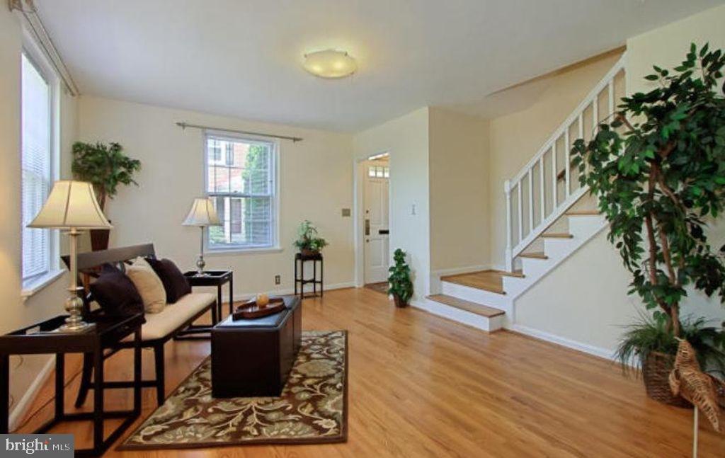 4217 32ND RD S, ARLINGTON, Virginia 22206, 3 Bedrooms Bedrooms, ,2 BathroomsBathrooms,Residential,For sale,4217 32ND RD S,VAAR2056668 MLS # VAAR2056668
