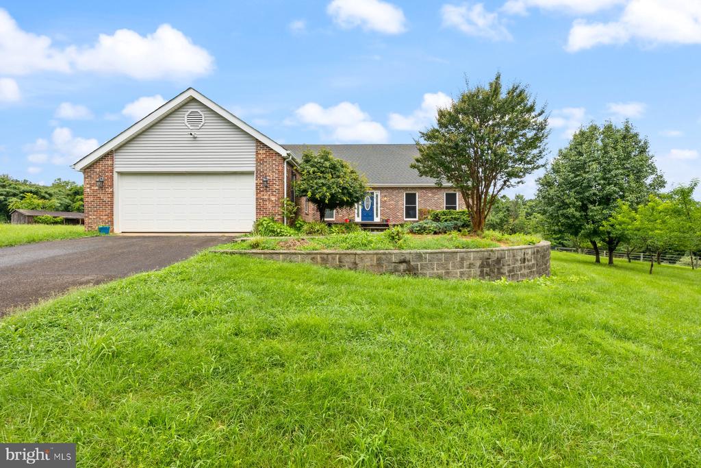 13001 COUNTRY VIEW LN, AMISSVILLE, Virginia 20106, 5 Bedrooms Bedrooms, ,3 BathroomsBathrooms,Residential,13001 COUNTRY VIEW LN,VACU2010960 MLS # VACU2010960
