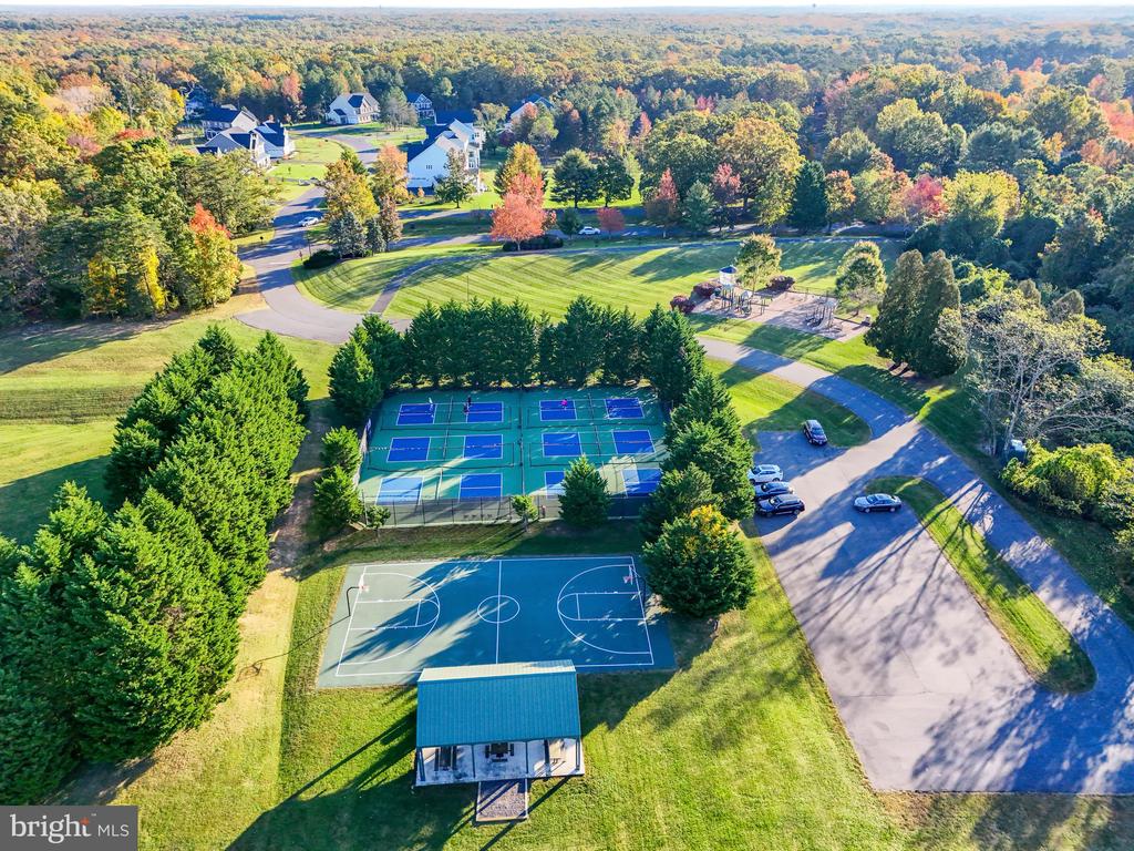 10909 GREEN LEAF RUN, SPOTSYLVANIA, Virginia 22551, 4 Bedrooms Bedrooms, ,3 BathroomsBathrooms,Residential,10909 GREEN LEAF RUN,VASP2034540 MLS # VASP2034540