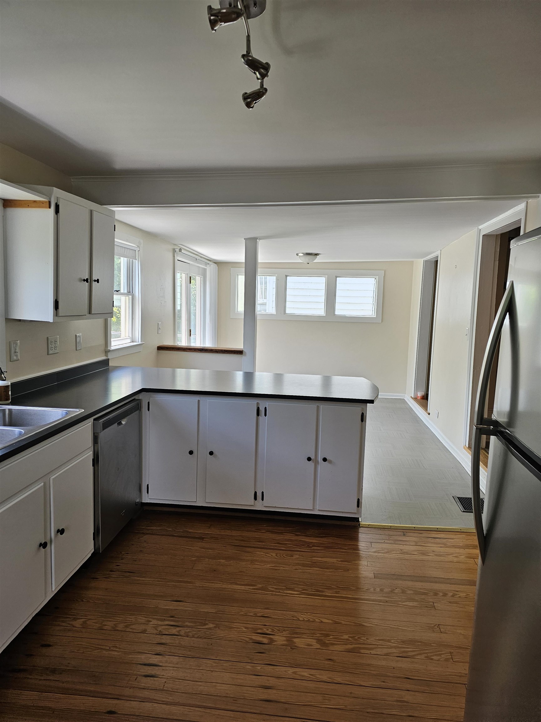 311 LEWIS ST, STAUNTON, Virginia 24401, 2 Bedrooms Bedrooms, ,2 BathroomsBathrooms,Residential,311 LEWIS ST,666467 MLS # 666467